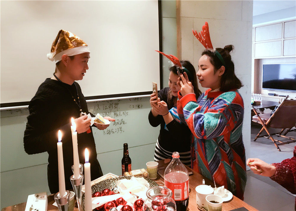 迪梵宜設(shè)計(jì)圣誕狂歡趴