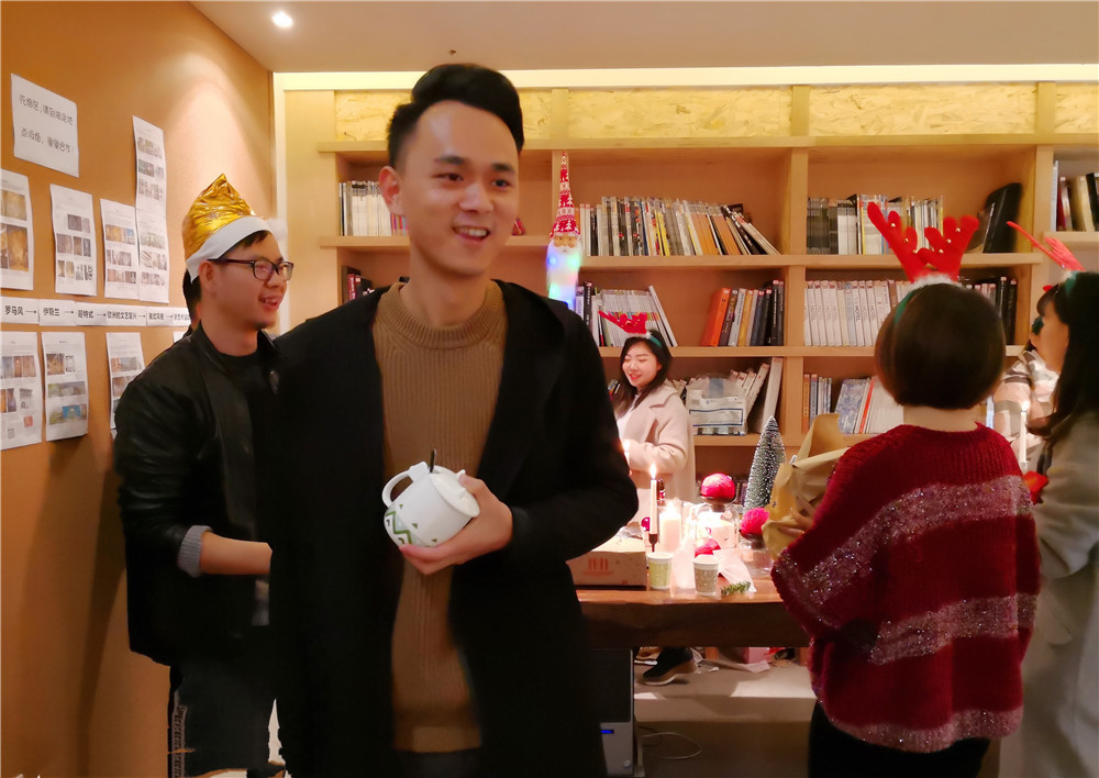 迪梵宜設(shè)計(jì)圣誕狂歡趴