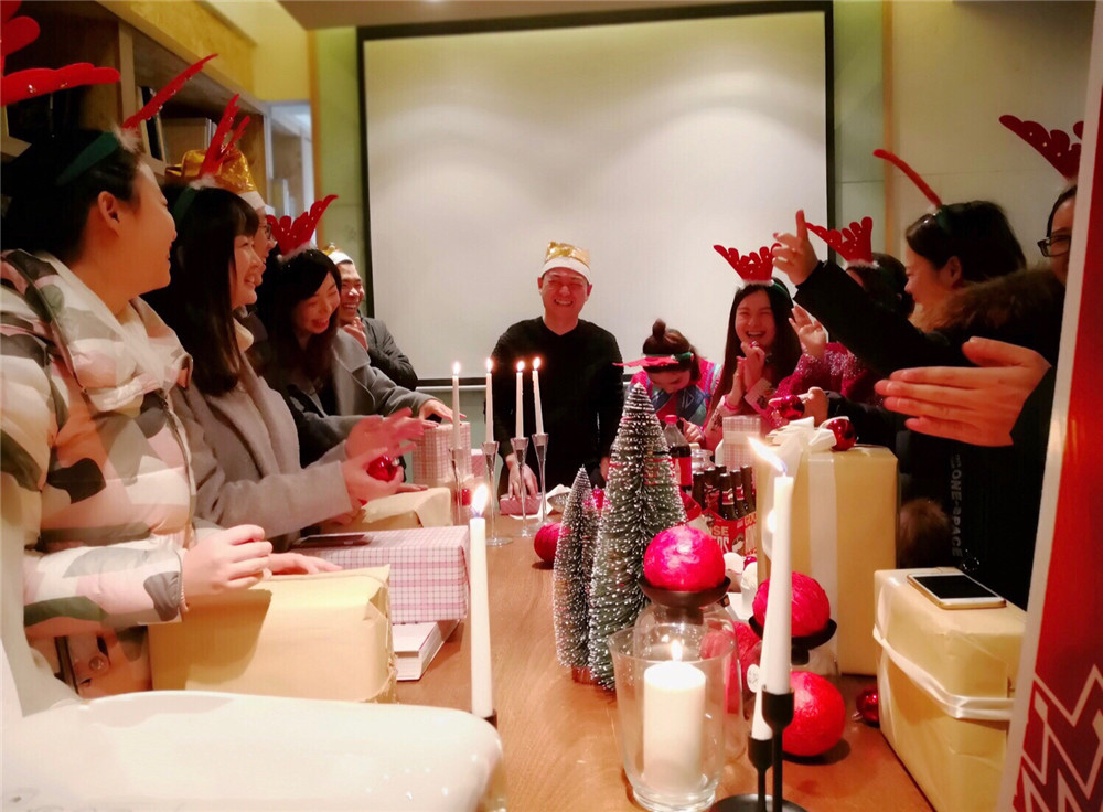 迪梵宜設(shè)計(jì)圣誕狂歡趴